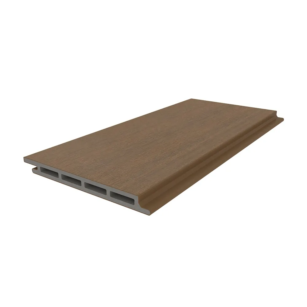Perfil de revestimiento NewTechWood UH-67 en color Teak